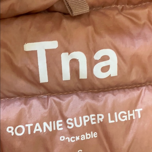 Aritzia TNA Botanie puffer - Picture 3 of 5
